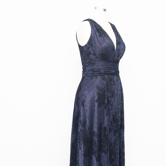 Betsy & Adam Floral Metallic Crinkle Gown - Picture 9 of 13